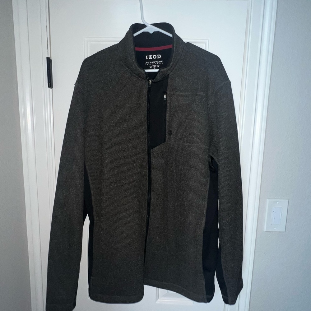 IZOD Advantage Performance with Natural stretch in size XL.